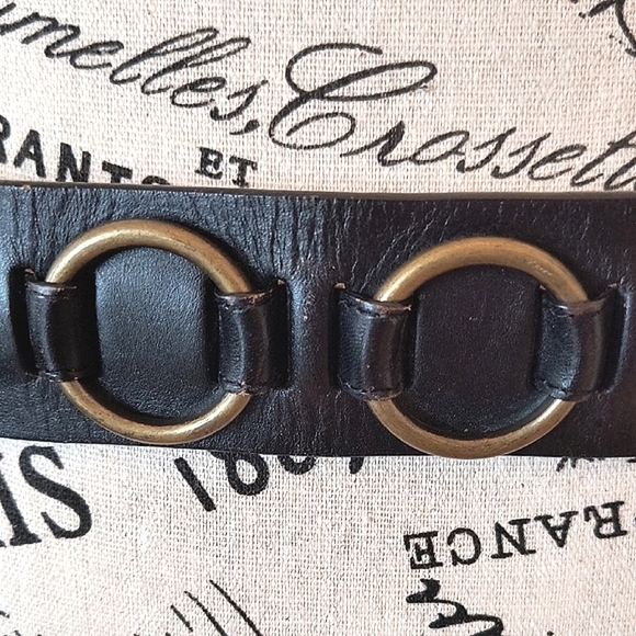 Elegant Black Leather Belt With Solid Brass Rings. Size Medium. Great Quality - Picture 4 of 6